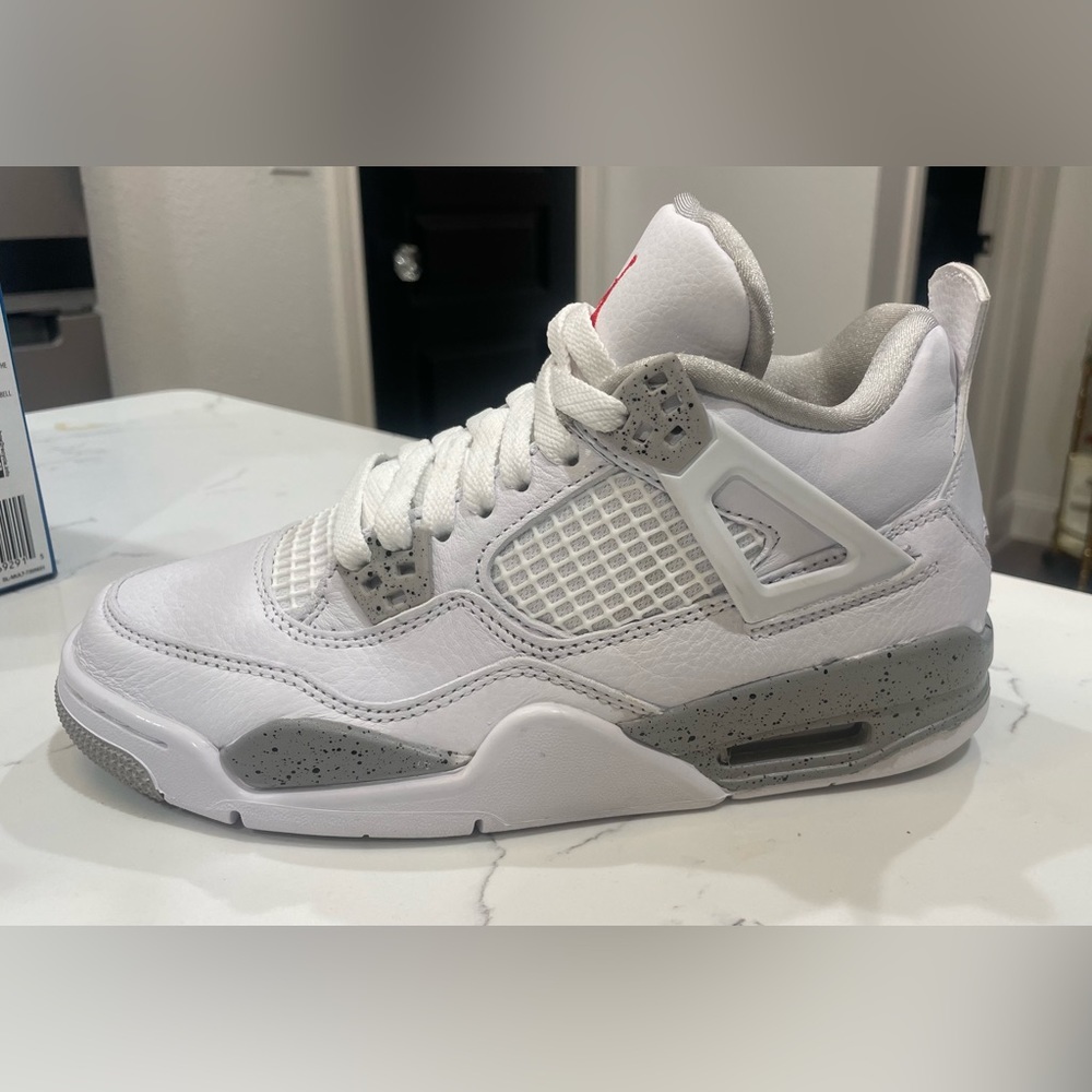 Jordan 4 Oreo White size: 5Y/ 6.5W with box